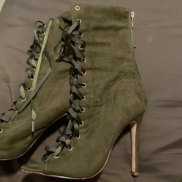 Suede Green ties up heels 👠 - Picture 2 of 6